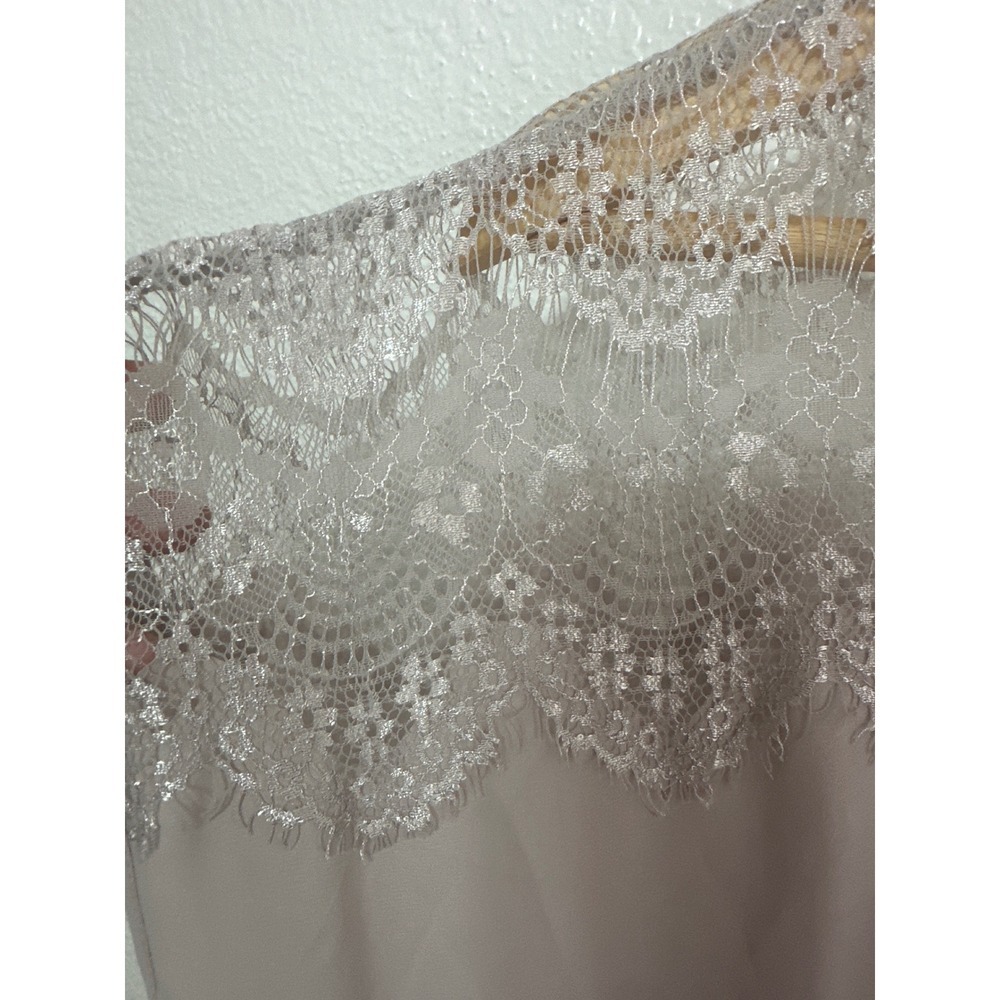 Maurices Womens XXL Taupe Mauve Grey Eyelash Lace Yoke Chiffon Blouse Cap Sleeve - Picture 2 of 8
